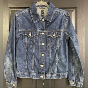 Gap denim jacket women’s jean blue medium wash classic fit size small